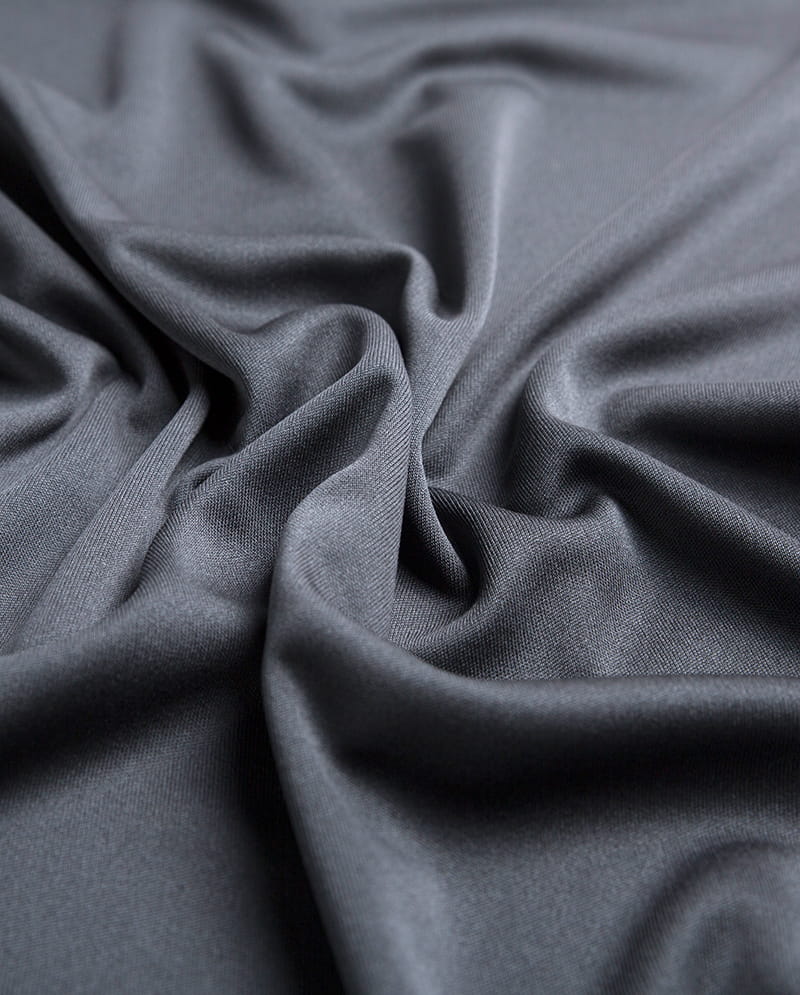 Растяжимость и эластичность трикотажных полотен: почему они подходят для спортивной и активной одежды?